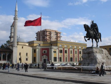 Αλβανία: Θα γίνουν εκλογές χωρίς κομματικές αφίσες